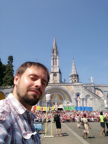Día 4: Francia (Lourdes: Santuario con Basílicas del Rosario e Inmaculada Concepción, Cripta, Vía Crucis, Gruta Revelaciones, etc).