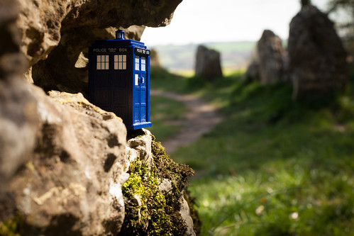 tardis policebox thestonesofblood doctorwho thekeytotime drwho season16 filminglocations rollrightstones oxfordshire littlerollright england uk countryside stonecircle ninetravellers king’smen ogri neolithic megalithic longcompton tombaker 4thdoctor fourthdoctor