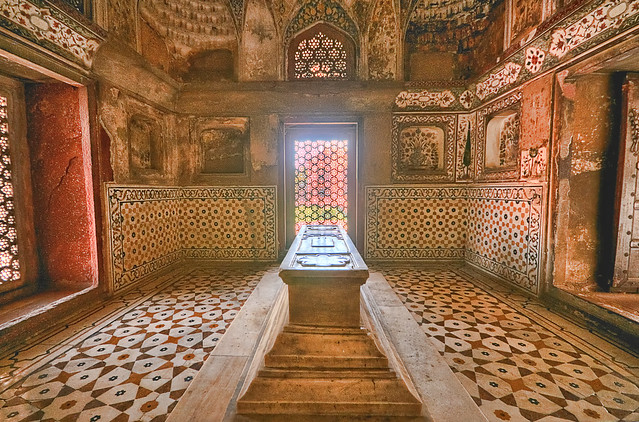 Tomb of Itimad-ud-Daulah- Inside View_2