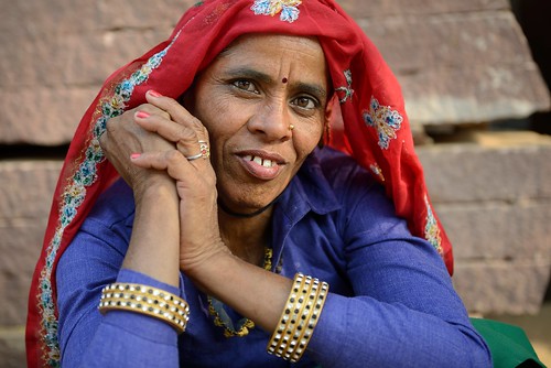 portrait woman india nikon colorful hijab bracelets saree sari d800 karauli 2470mmf28g nosepiecring