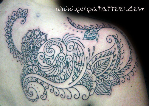 Tatuaje pavo real estilo henna, Pupa Tattoo, Granada by Marzia PUPA Tattoo