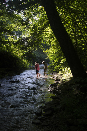 girls sisters creek kentucky brook wading flowingwater breathittcounty turnerscreek breathittcountykentucky nikond7000