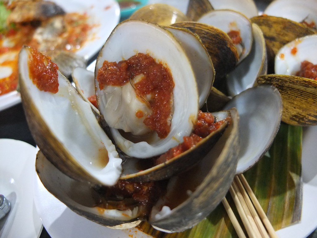 Lokan Bakar (Grilled Sea Shells) 烤海贝壳
