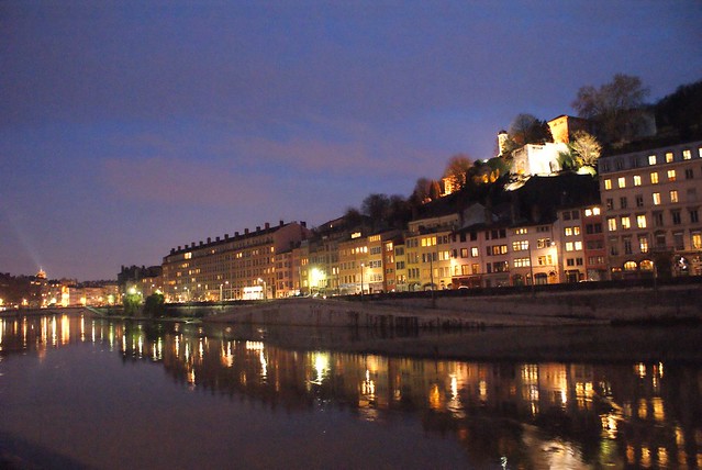 Les quais de Saône à Lyon de nuit.