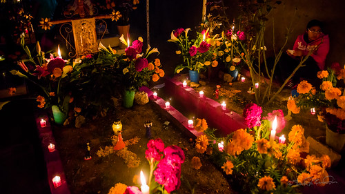 cemetery mexico oaxaca diademuertos candels ofrenda sdosremedios huajuapan size1x2 ©stevendosremedios