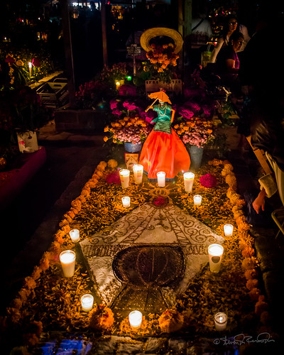 cemetery mexico oaxaca diademuertos candels ofrenda sdosremedios huajuapan size5x4 ©stevendosremedios