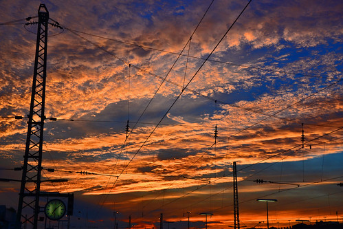 sunset clouds germany bayern deutschland bavaria evening abend sonnenuntergang wolken bahnhof september railwaystation cables passau kabeln nikond3100