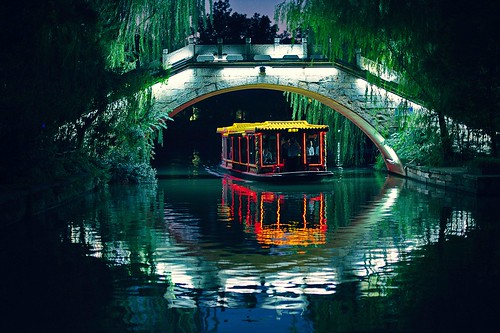 china lighting bridge reflection night river boat availablelight chinese tourist 中国 nanjing willowtree 南京 秦淮河 qinhuairiver 廖雪松
