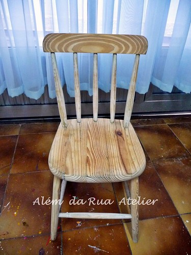 Como customizar e embelezar uma velha cadeira de madeira