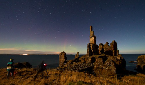 astrophoto aurora caithness nightskyphoto northernlights nosshead castle northcoast500 nc500