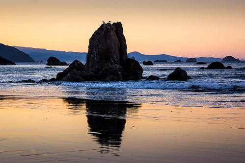 beach oregon sunrise dawn coast rocks waves shoreline shore seastack portorford portpointbeach