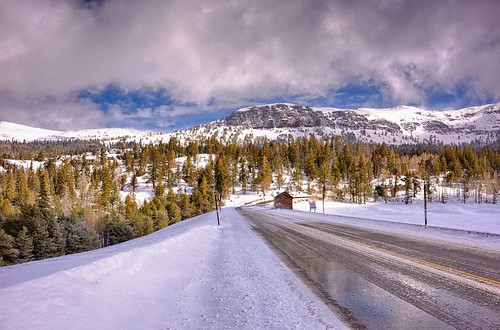 road twinlakesreservoir capleslake landscape snowshoeing roadtrip travel california silverlake snowstorm eldoradonationalforest sierranevada snow