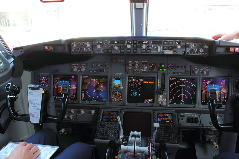 737 Cockpit