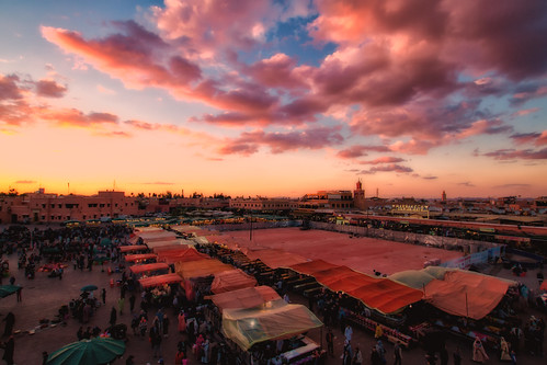 maroc morocco africa travel square souk stalls sky sunet sunset city architecture people tourist tourism pink skies
