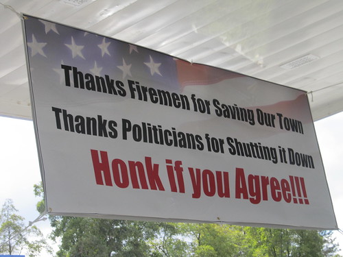 Sign displayed by a local gas station in Groveland during the government shutdown