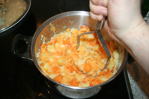42 - Kartoffeln & Möhren stampfen / Rice potatoes & carrots