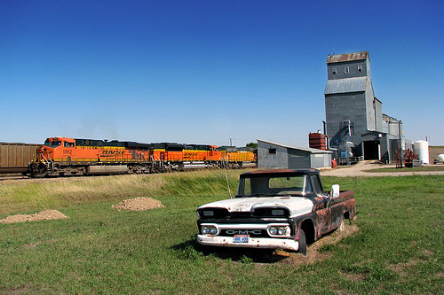 railroad train truck south railway trains sd mina dakota railfan gmc bnsf gevo