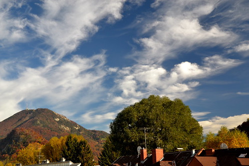 autumn trees sky oktober salzburg clouds austria october balcony balkon herbst himmel wolken roofs gaisberg antennas schallmoos antennen österreich dächer bäume föhn nikond3100