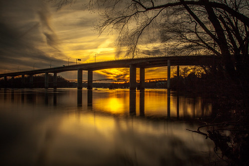 bridge sunset virginia richmond richmondvirginia daytrips jamesriver pedestrianbridge brownsisland sunrisesetmoon
