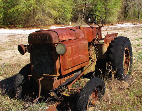 oliver tractor rustytractor oliverindustrial80 farm abandoned rusty blacktires oldtractor taborchurchroad cumberlandcounty lena northcarolina ruralsouth forgotten