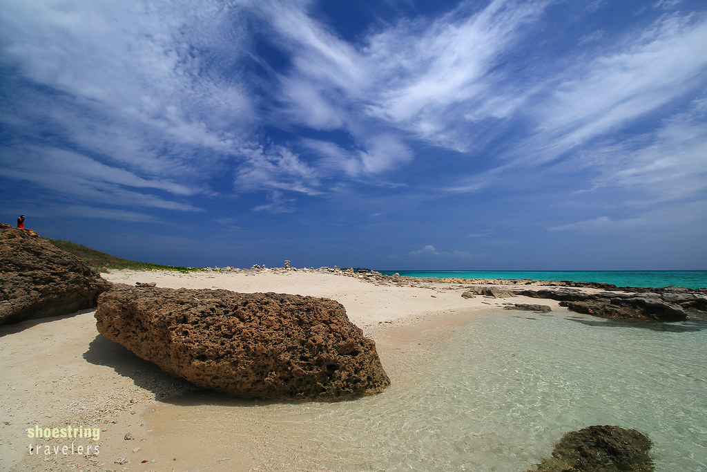 white sand and rust-colored rocks at Tinalisayan