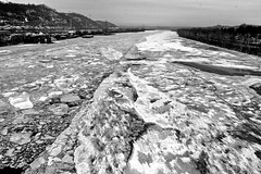 Ice on Ohio River 02-01-14