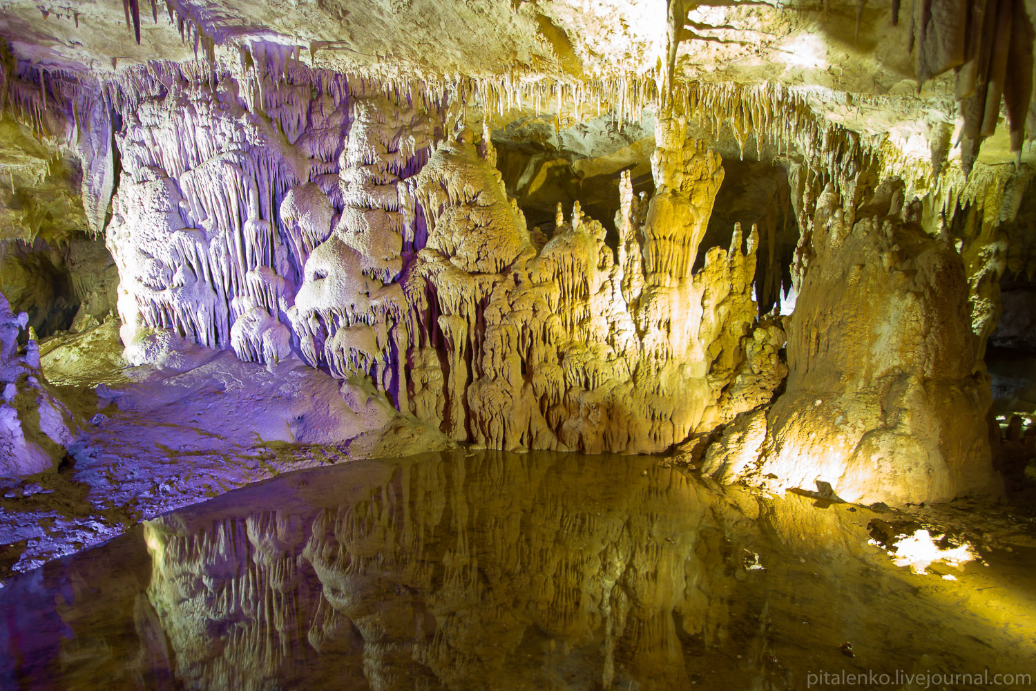 Пещера прометея грузия. Цхалтубо пещера Прометея. Пещера Прометея (Кумистави). Цхалтубо Грузия пещера Прометея. Пещера Кумистави Грузия.
