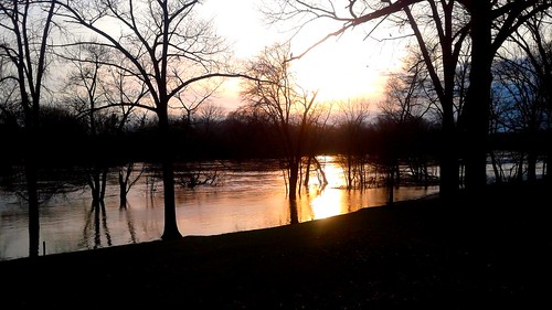 100v10f sunset grandriver scenicmichigan april 2017 spring flood park trees android