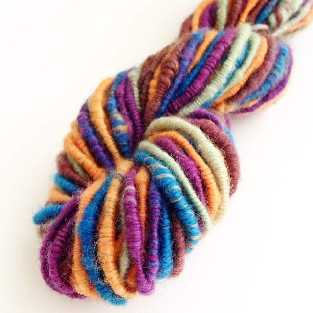 First textured (art) yarn I ever spun  #artyarn #spinning #selfstriping #colorful