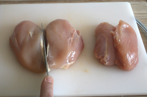 17 - Hähnchenbrust halbieren & reinigen / Cut & clean chicken breast