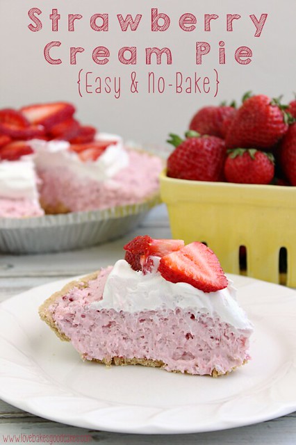 Strawberry Cream Pie {Easy & No-Bake} is full of fresh strawberries and cream cheese, it gets an additional boost of flavor from instant pudding mix! Serve this at your next get-together, and watch it disappear! #strawberries #pie #nobake