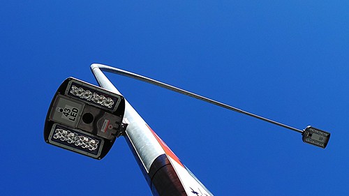 台電認為，改用LED路燈加上種了863棵樹的節電和減碳效果，比起種100萬棵樹好得多。圖為示意圖Modern LED streetlamps in Adelaide's Pulteney Street.，來源：Theen Moy