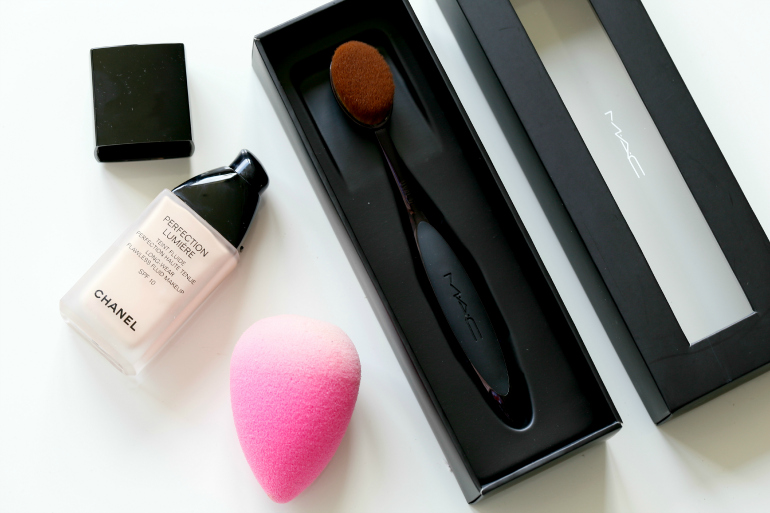 fashion is a party, fashion blogger, beautyblog, chanel perfection lumière foundation, beautyblender, mac oval 6 brush, foundationkwast, mac foundationkwast, poederkwast, review, make-up kwast, make-up kwasten schoonmaken