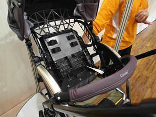 座椅後方的對流設計，可自由開關 @Combi御捷輪III手推車2014新品上市體驗會