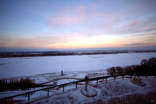 sunset light sky clouds river volga nizhnynovgorod russia winter frost frozen ice vast vastness vastitude riverscape scape canon canoneos550d fence happyfencefriday hff horizon expanse distance city viewpoint observationsite vistapoint wideopenspaces wide wideangle sigma sigmalens