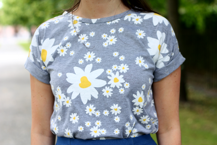 daisy print t-shirt