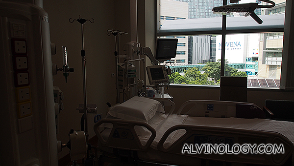 There are large windows in the ICU rooms too 