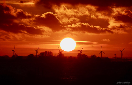 zonsondergang windturbines tiengemeten korendijk zuidholland johnvanrhijn sonydschx200v goereeoverflakkee