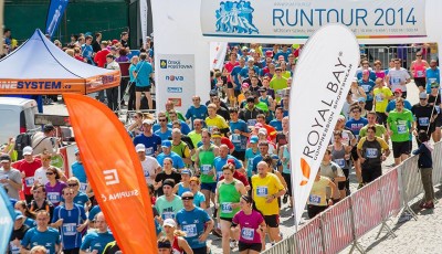 RunTour odstartovala s rekordní účastí. V Budějovicích vítězí Američan Vail a Pecková