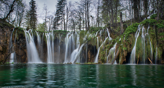 An amphitheater of waterfalls
