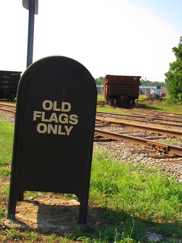 railroad mailbox northcarolina railcrossing raeford hokecounty aberdeenrockfishrr westelwoodavenue oldflagsonly
