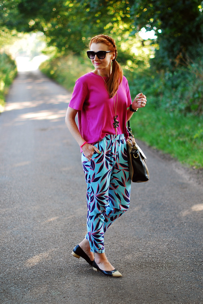 Palm print trousers and hot pink top #summer #style