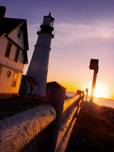 portlandhead lighthouse sunrise maine coast dawn portland portlandheadlight capeelizabeth newengland