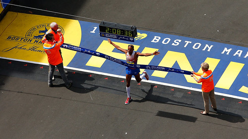 Meb Keflezighi gana el Maratón de Boston 2014
