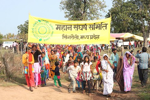 印度14個村莊的村民自動發起Van Satyagraha行動，抗議Essar等煤礦公司毀壞當地的Mahan森林。（圖片來源：Vineet Gupta/ Greenpeace India）