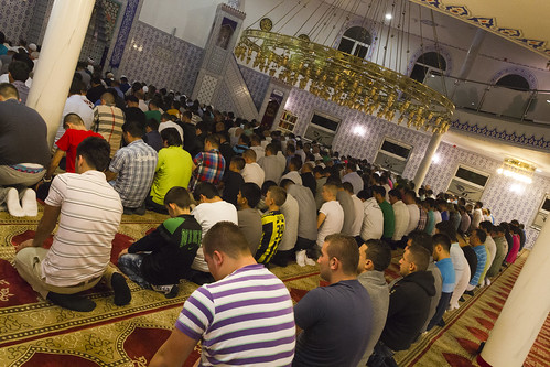 Bidden tijdens Ramadan in de Ulu Moskee
