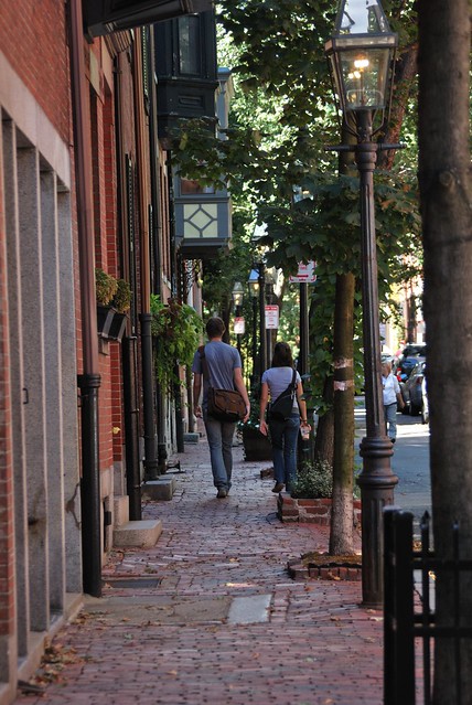 walking in Boston (by: Oliver Rich, creative commons)