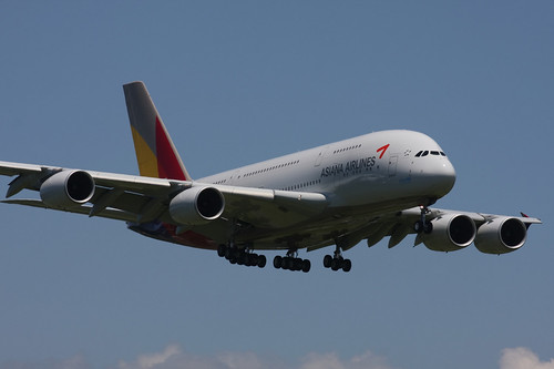 Asiana Airlines HL7625