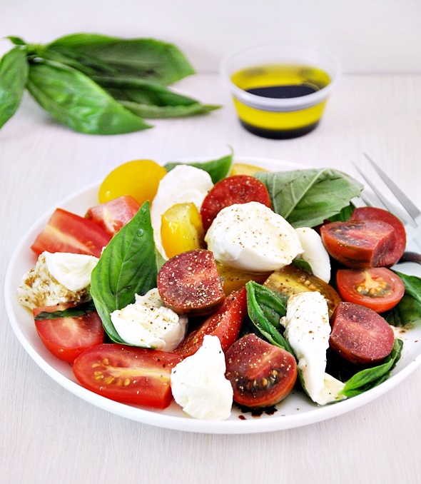 Classic Caprese Salad with Bocconcini | www.fussfreecooking.com