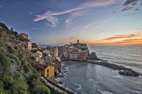 sunset italy day liguria pwpartlycloudy sunsetvillageseacinqueterre